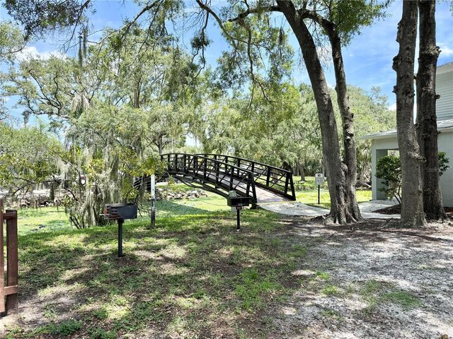 7011 WATERSIDE DR, Tampa, FL 33617