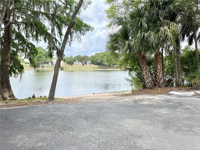 7011 WATERSIDE DR, Tampa, FL 33617