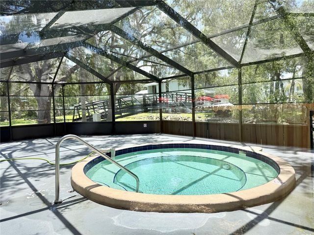 7011 WATERSIDE DR, Tampa, FL 33617