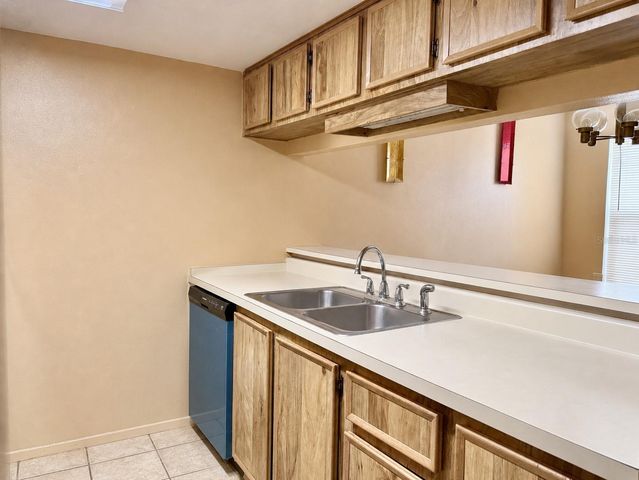 7011 WATERSIDE DR, Tampa, FL 33617