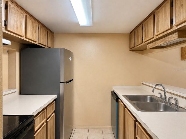 7011 WATERSIDE DR, Tampa, FL 33617