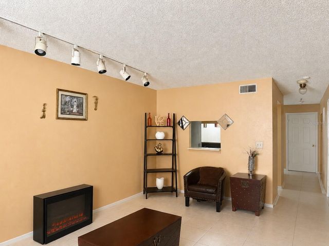 7011 WATERSIDE DR, Tampa, FL 33617
