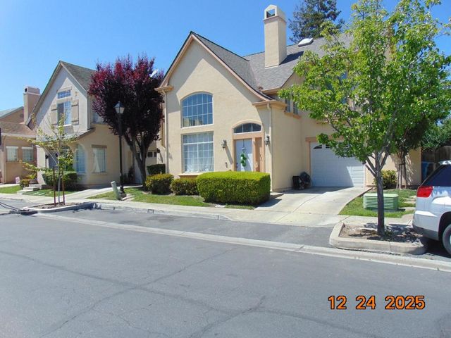 208 Holland Circle, Hollister, CA 95023