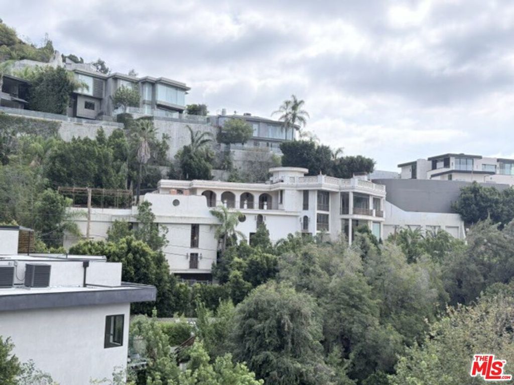 1754 Sunset Plaza Drive, Los Angeles, CA 90069 — exterior