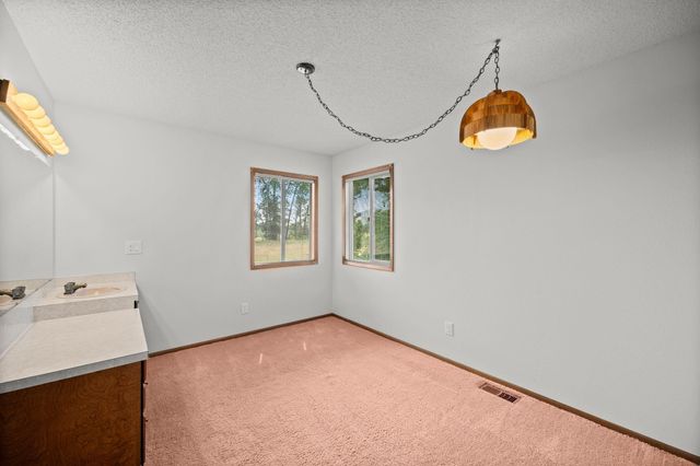 4796 W Gibson Dahl Rd, Clayton, WA 99110