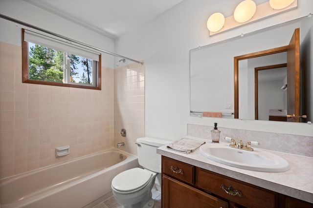 4796 W Gibson Dahl Rd, Clayton, WA 99110
