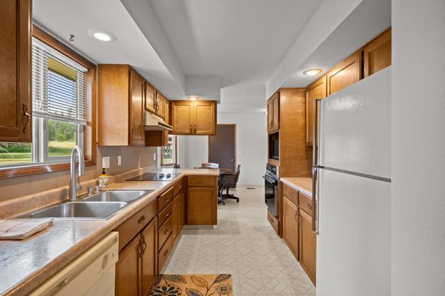 4796 W Gibson Dahl Rd, Clayton, WA 99110