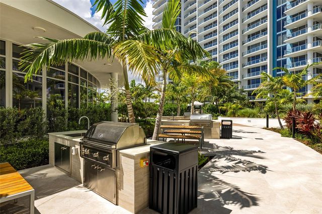 220 LAKE SHORE DRIVE 704, Lake Park, FL 33403