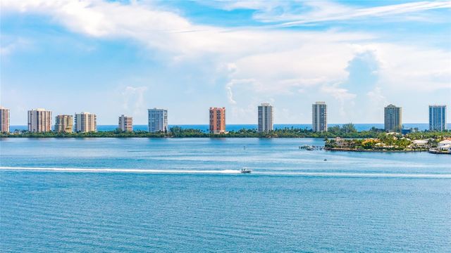220 LAKE SHORE DRIVE 704, Lake Park, FL 33403