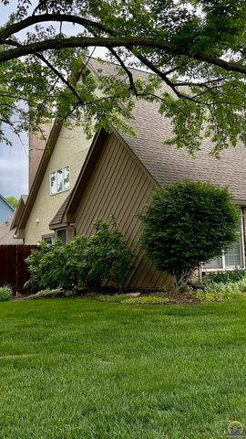 5724 SW Foxcroft North CIR, Topeka, KS 66614