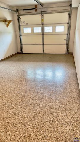 5724 SW Foxcroft North CIR, Topeka, KS 66614