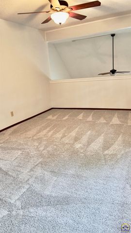 5724 SW Foxcroft North CIR, Topeka, KS 66614