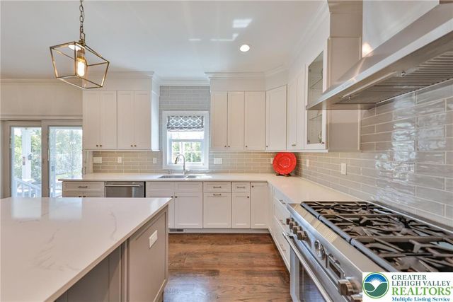 426 Freedom Court, Forks Twp, PA 18040
