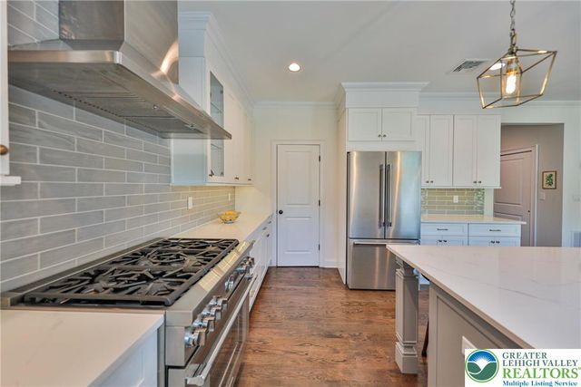 426 Freedom Court, Forks Twp, PA 18040
