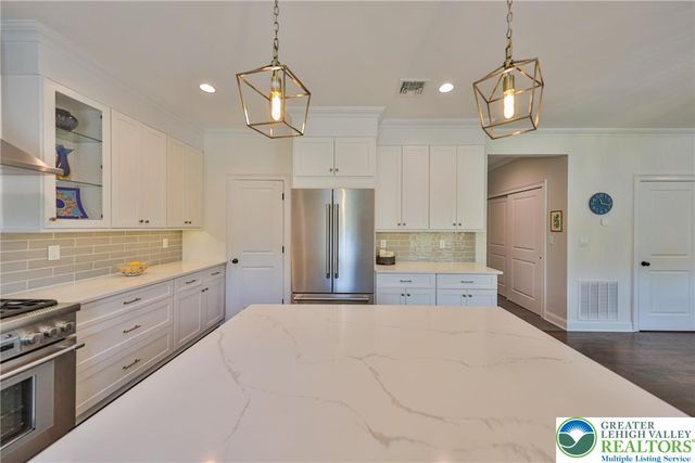 426 Freedom Court, Forks Twp, PA 18040