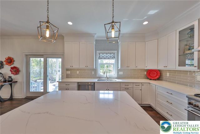 426 Freedom Court, Forks Twp, PA 18040