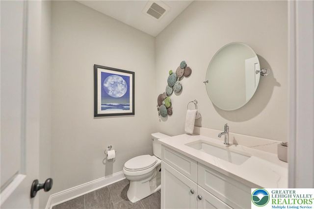 426 Freedom Court, Forks Twp, PA 18040