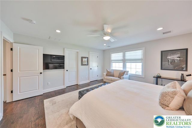 426 Freedom Court, Forks Twp, PA 18040