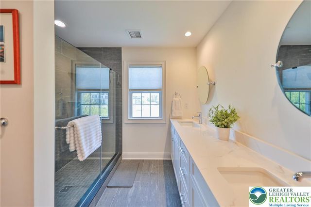 426 Freedom Court, Forks Twp, PA 18040