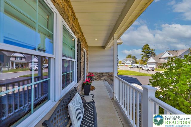 426 Freedom Court, Forks Twp, PA 18040
