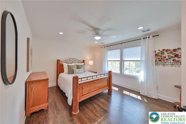 426 Freedom Court, Forks Twp, PA 18040
