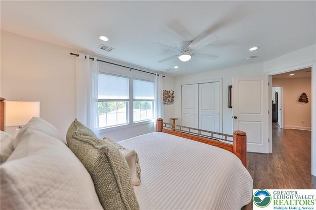 426 Freedom Court, Forks Twp, PA 18040