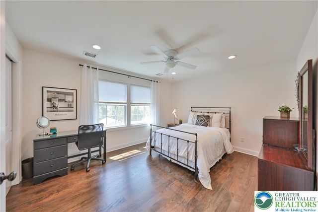 426 Freedom Court, Forks Twp, PA 18040