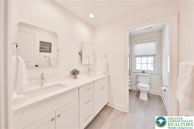 426 Freedom Court, Forks Twp, PA 18040
