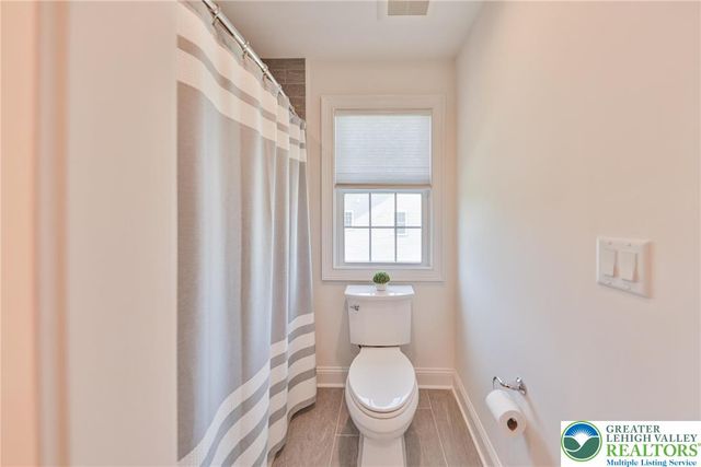 426 Freedom Court, Forks Twp, PA 18040