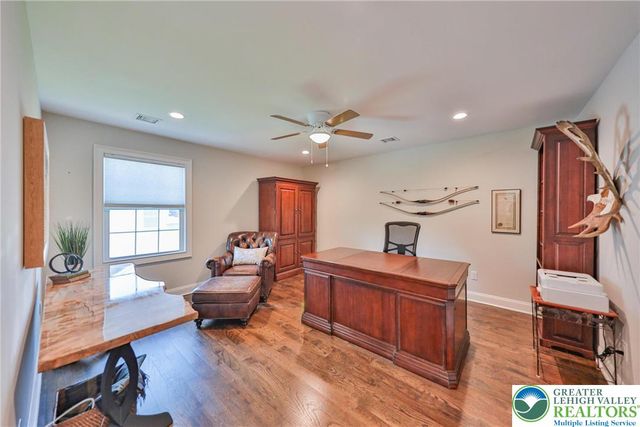 426 Freedom Court, Forks Twp, PA 18040