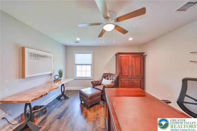 426 Freedom Court, Forks Twp, PA 18040