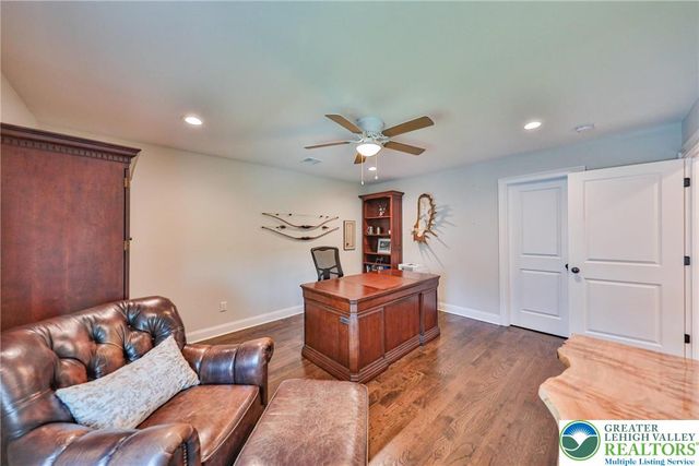 426 Freedom Court, Forks Twp, PA 18040