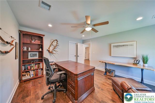 426 Freedom Court, Forks Twp, PA 18040