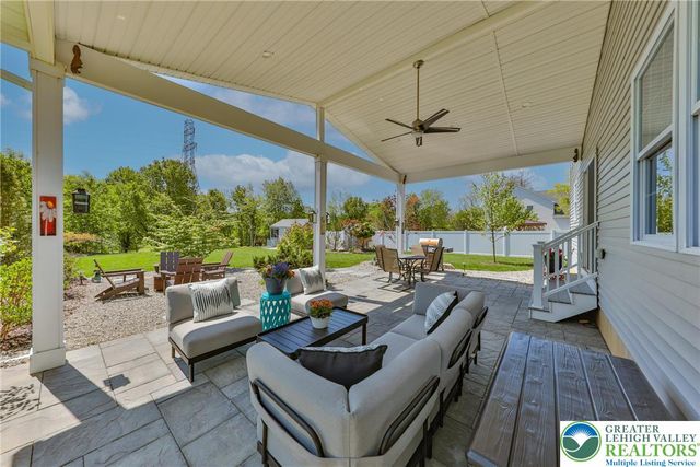 426 Freedom Court, Forks Twp, PA 18040