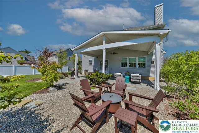 426 Freedom Court, Forks Twp, PA 18040