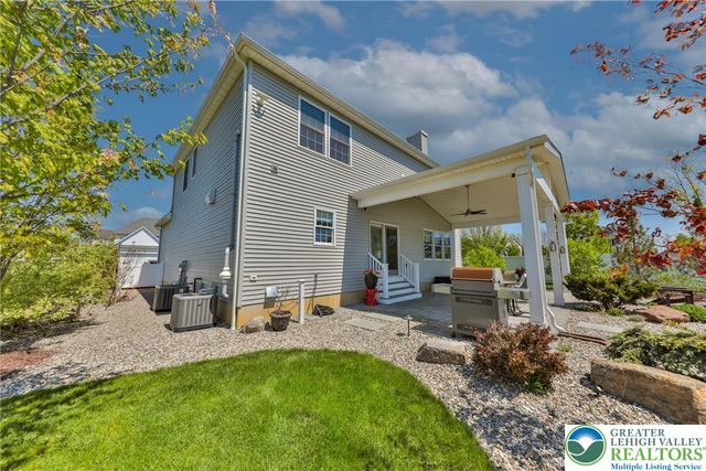 426 Freedom Court, Forks Twp, PA 18040