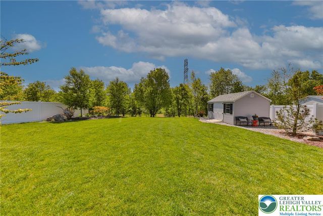 426 Freedom Court, Forks Twp, PA 18040