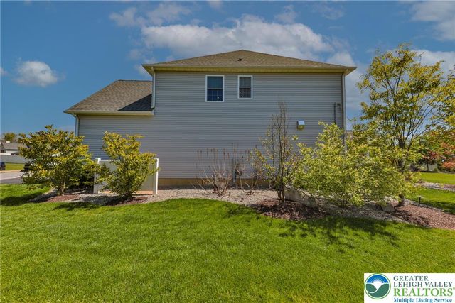 426 Freedom Court, Forks Twp, PA 18040