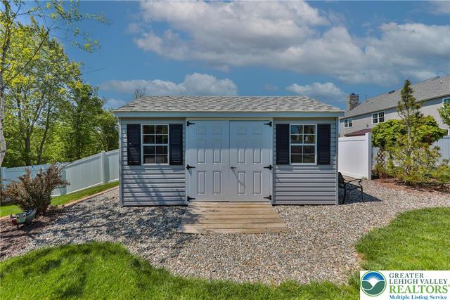 426 Freedom Court, Forks Twp, PA 18040