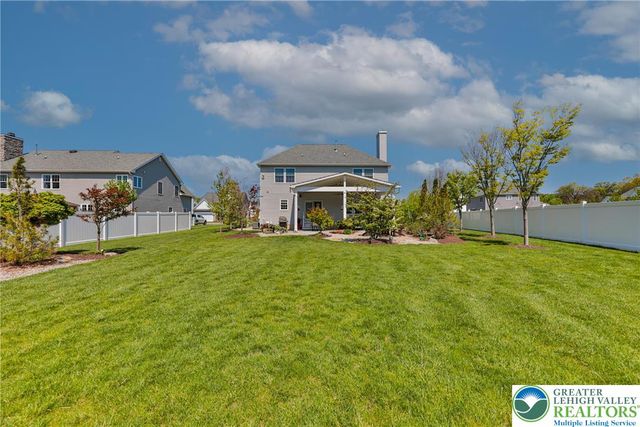 426 Freedom Court, Forks Twp, PA 18040