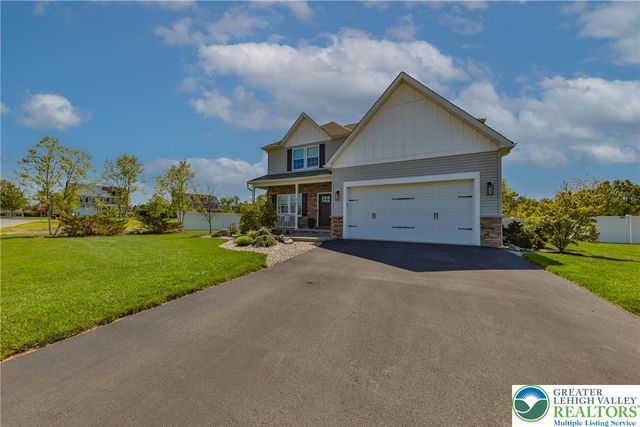 426 Freedom Court, Forks Twp, PA 18040