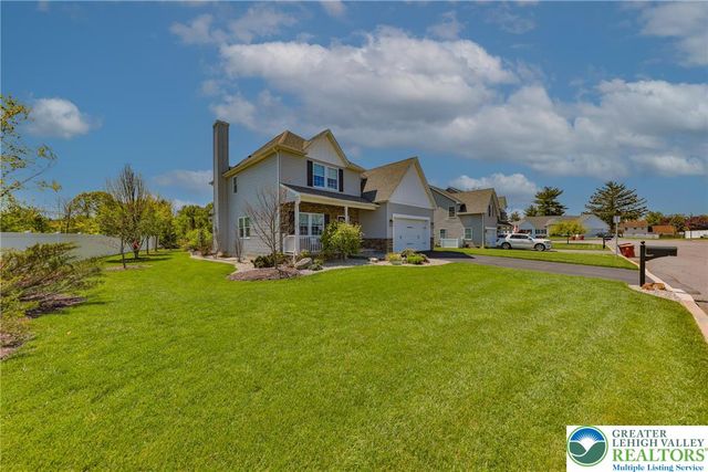 426 Freedom Court, Forks Twp, PA 18040
