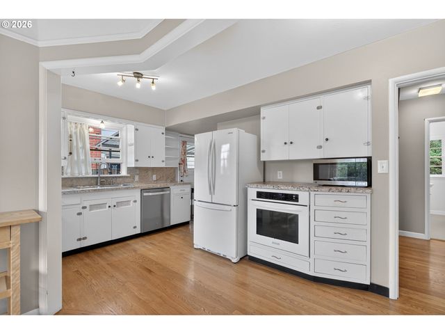 222 Se 62ND Ave, Portland, OR 97215