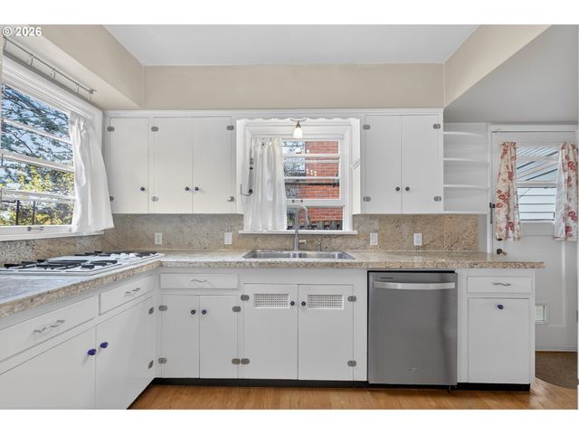 222 Se 62ND Ave, Portland, OR 97215