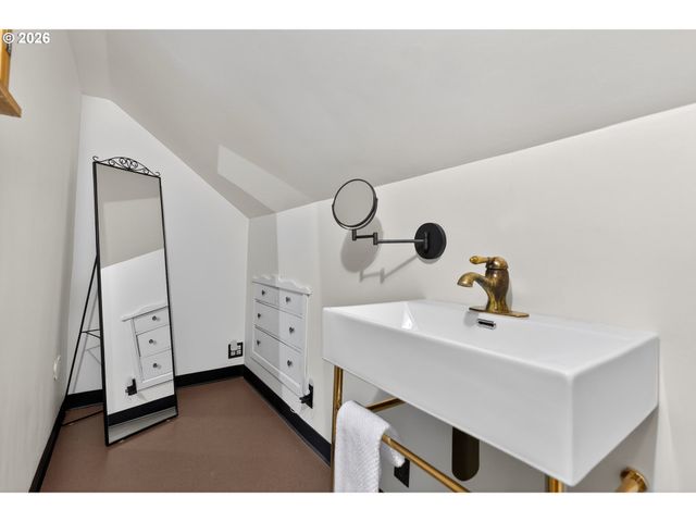 222 Se 62ND Ave, Portland, OR 97215