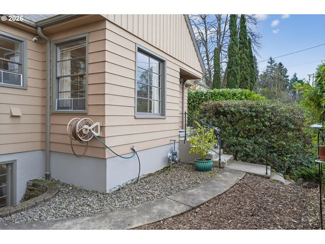 222 Se 62ND Ave, Portland, OR 97215