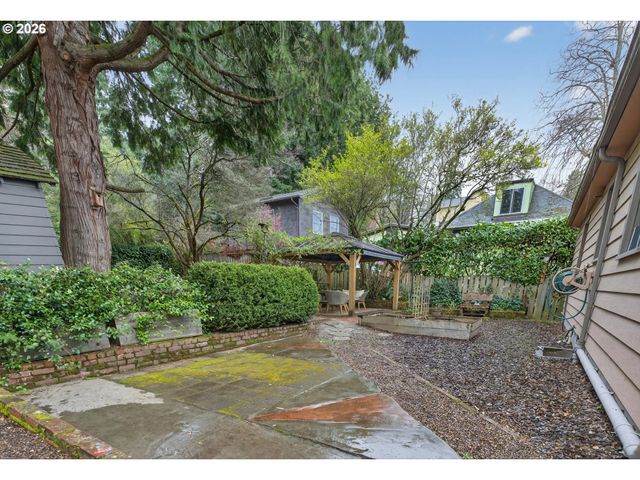 222 Se 62ND Ave, Portland, OR 97215