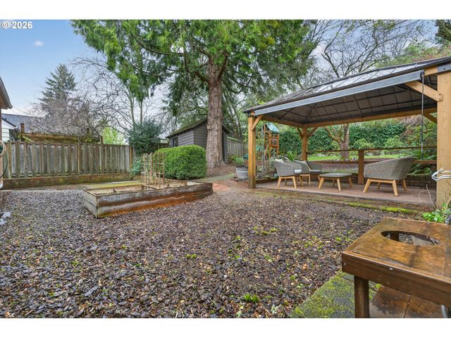 222 Se 62ND Ave, Portland, OR 97215