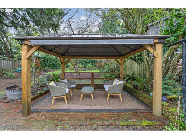 222 Se 62ND Ave, Portland, OR 97215