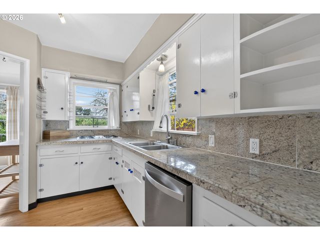 222 Se 62ND Ave, Portland, OR 97215